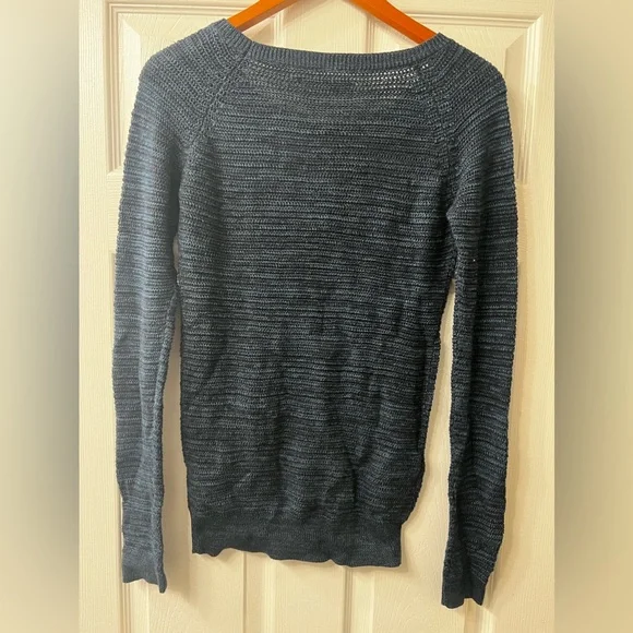 Women’s Sweater - Picture 2 of 3